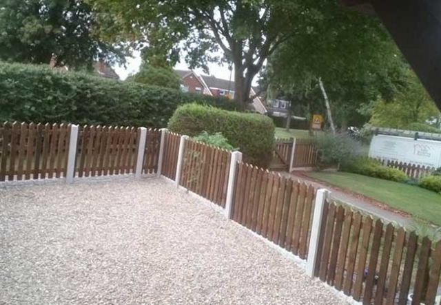 A picket fence we install at hempshall vale Nottingham using concrete posts, concrete gravel boards and the timber picket fence, we also installed all the gravel on a heavy duty weed membrane.