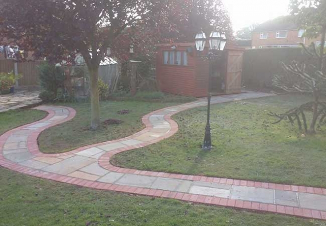 A path we created at a job in Edwalton, Nottingham using a red pavior for the edging and a multi buff indian sanstone for the infill of the path